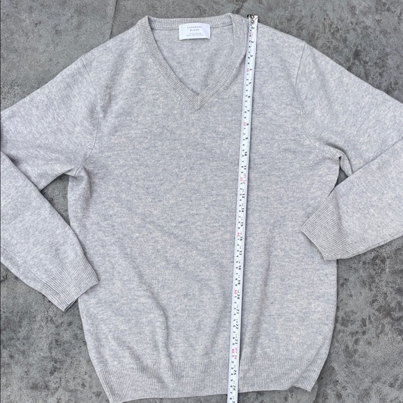 united arrow  cashmere blend green label relaxing Gray V-Neck Sweater - Picture 5 of 8